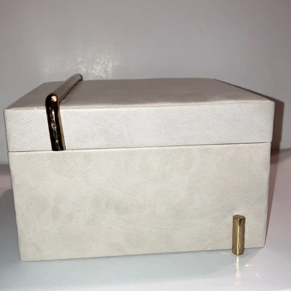 Cream Jewelry Keepsake‎ Box with Gold Accents Faux Leather Sleek Modern Minimal